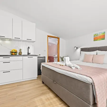 Apartments Gajic Fazana Exterior photo